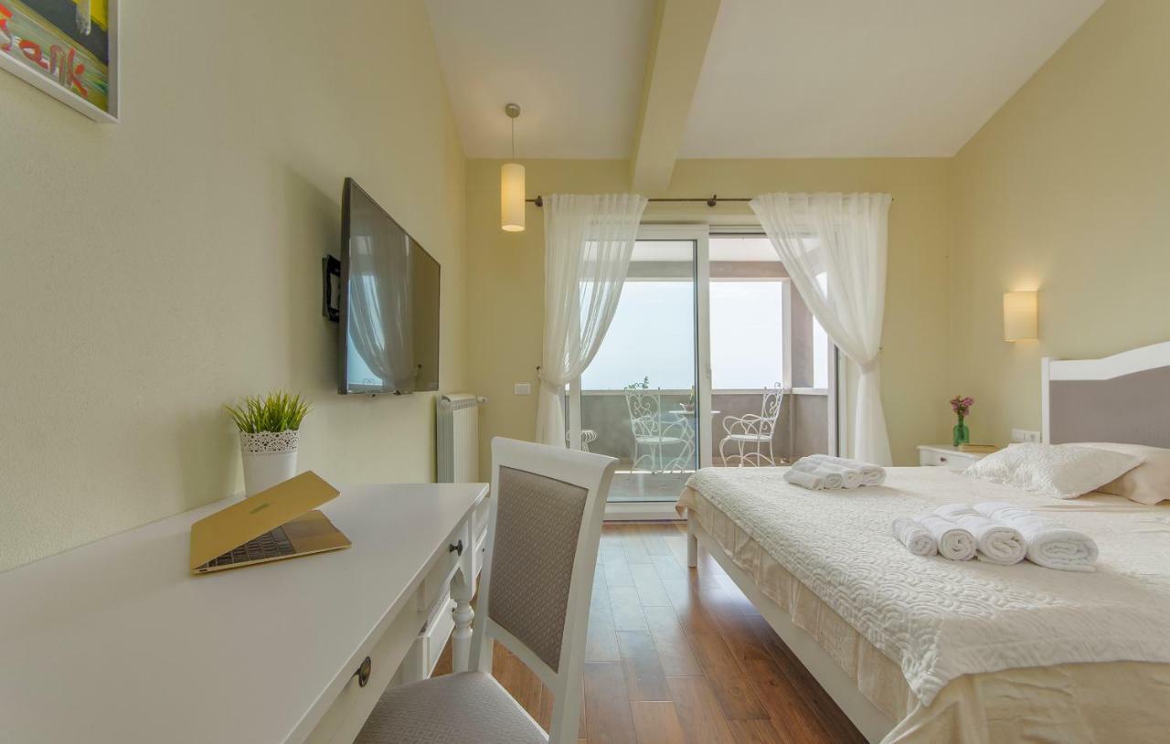 Villa Sterpazzi - Near Porec With Sea View, Private Jacuzzi, Sauna And Pool Višnjan Εξωτερικό φωτογραφία