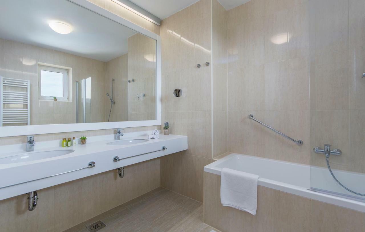 Villa Sterpazzi - Near Porec With Sea View, Private Jacuzzi, Sauna And Pool Višnjan Εξωτερικό φωτογραφία