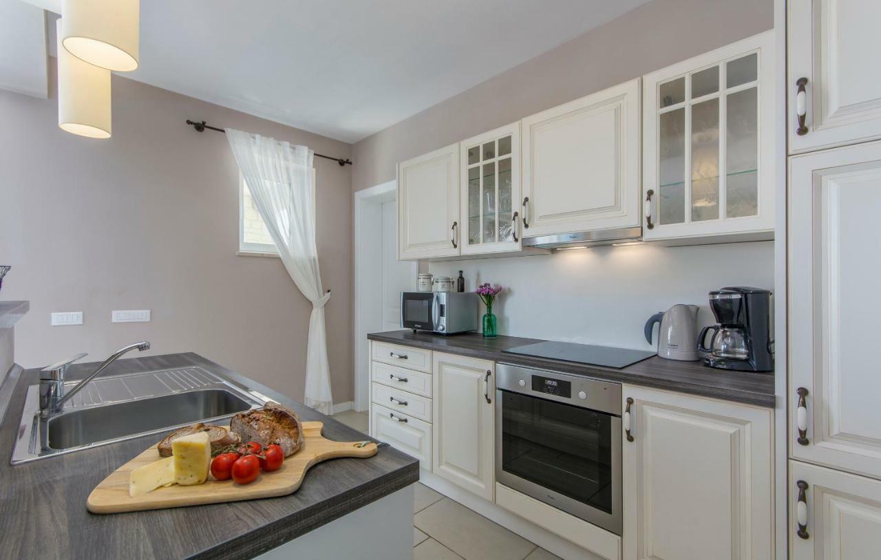 Villa Sterpazzi - Near Porec With Sea View, Private Jacuzzi, Sauna And Pool Višnjan Εξωτερικό φωτογραφία