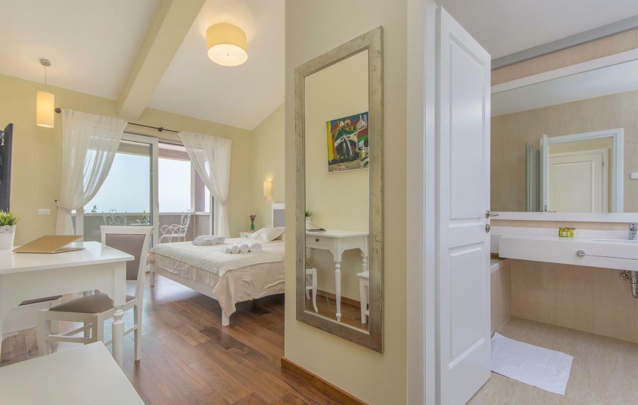 Villa Sterpazzi - Near Porec With Sea View, Private Jacuzzi, Sauna And Pool Višnjan Εξωτερικό φωτογραφία