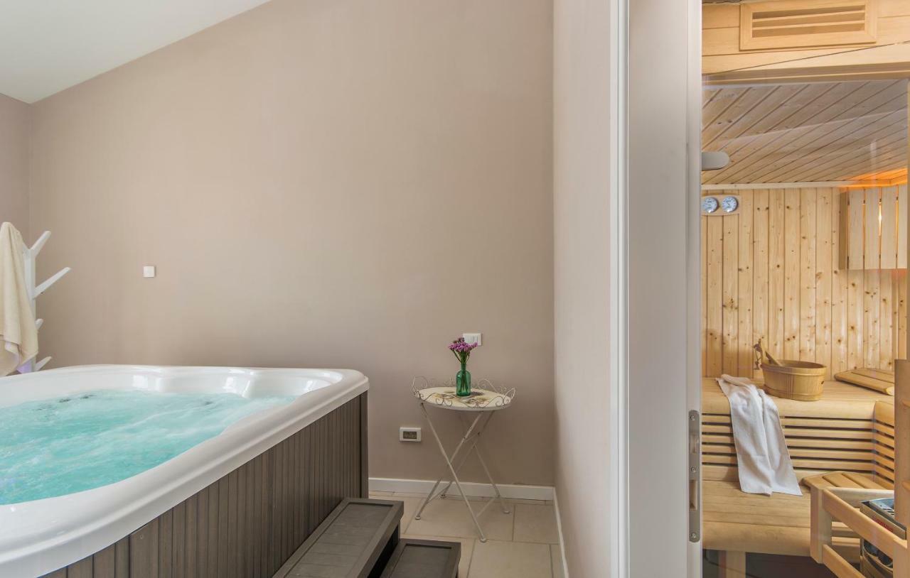 Villa Sterpazzi - Near Porec With Sea View, Private Jacuzzi, Sauna And Pool Višnjan Εξωτερικό φωτογραφία
