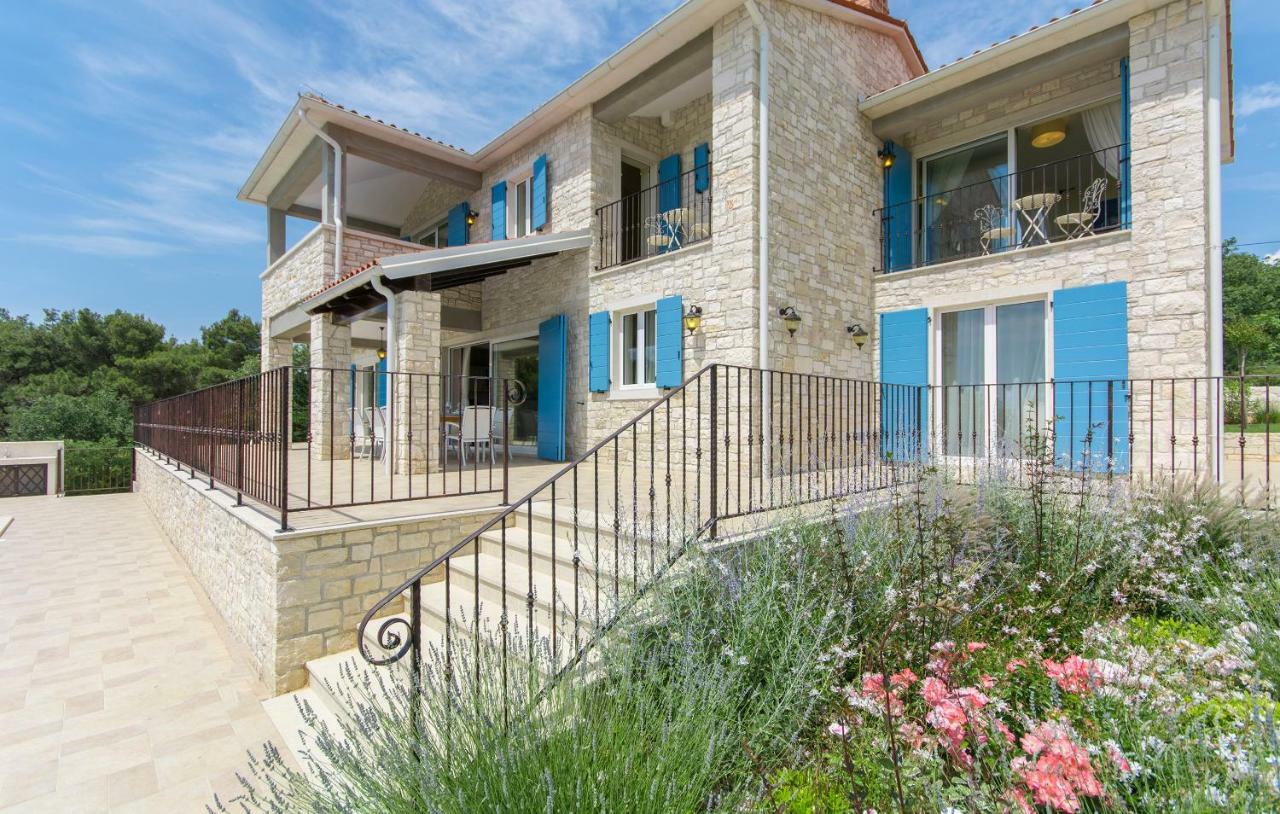 Villa Sterpazzi - Near Porec With Sea View, Private Jacuzzi, Sauna And Pool Višnjan Εξωτερικό φωτογραφία