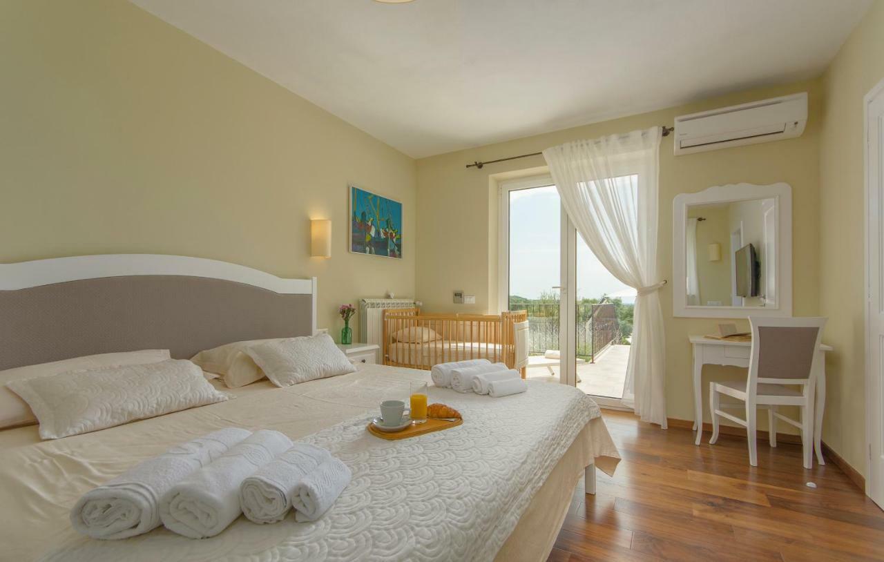 Villa Sterpazzi - Near Porec With Sea View, Private Jacuzzi, Sauna And Pool Višnjan Εξωτερικό φωτογραφία