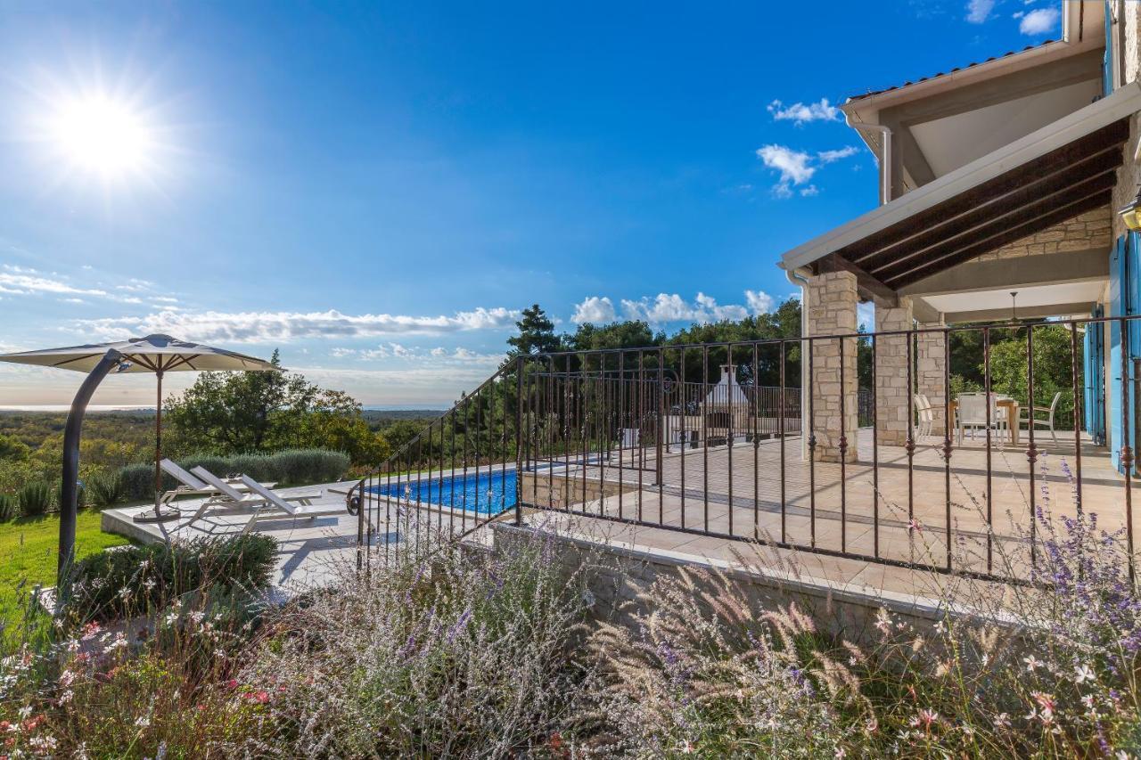 Villa Sterpazzi - Near Porec With Sea View, Private Jacuzzi, Sauna And Pool Višnjan Εξωτερικό φωτογραφία